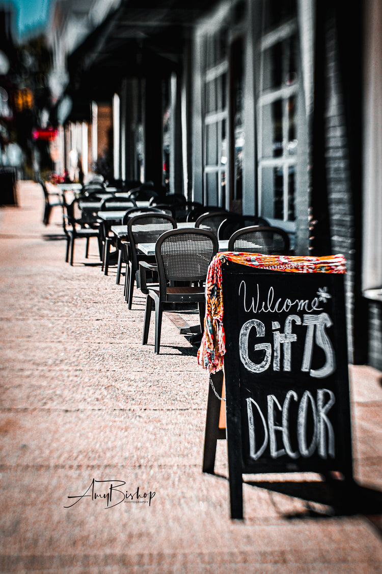 Dining and Shopping on Salem Street